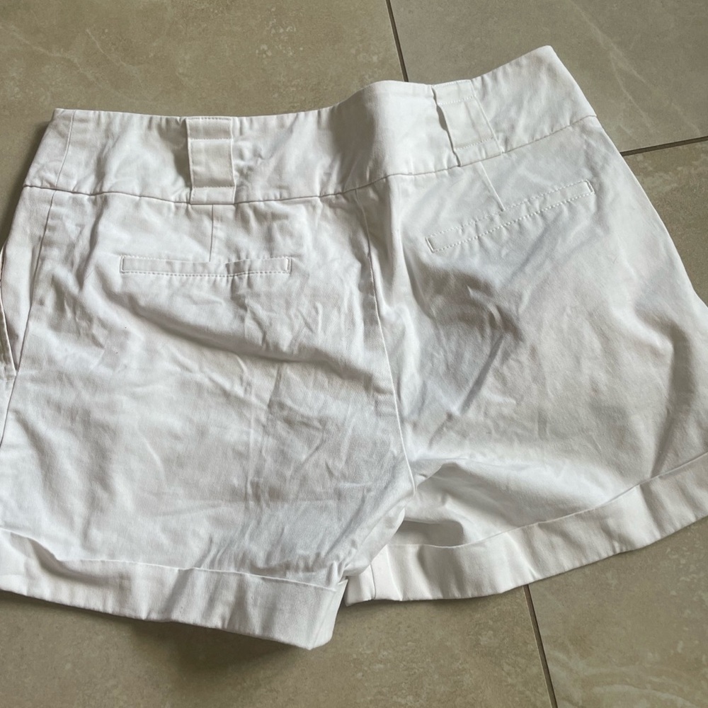 Low rise white shorts 10. Light stretch.